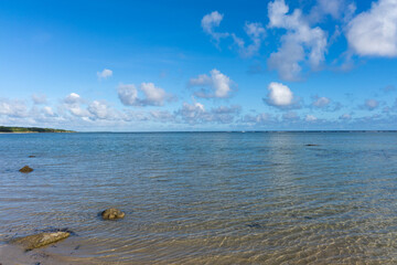 南風見田の浜から見た海、西表島、沖縄、夕方、8月