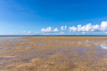 西表島のクーラ橋付近の浜辺から見た景色、8月