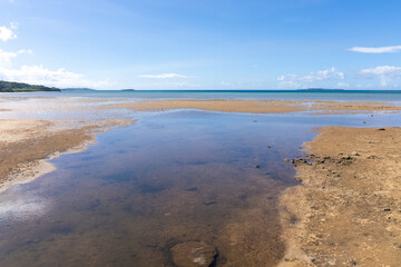 西表島のクーラ橋付近の浜辺から見た景色、8月