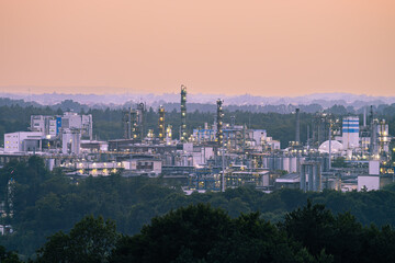 Chemieindustrie Gendorf Burgkirchen am Abend