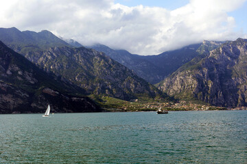 Gardasee mit Schiffen