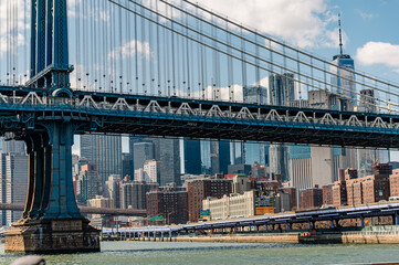 Obraz premium Manhattan Downtown urban view. Famous Skyline of downtown New York.