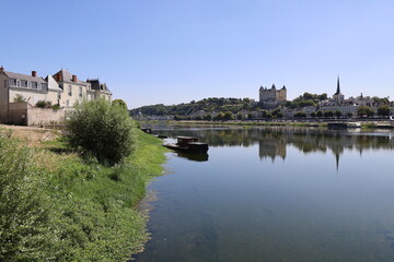 Le fleuve la Loire dans la ville de Saumur, ville de Saumur, département du Maine et Loire, France