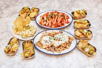 Assorted platter with homemade fries, mixed pickles, anchovies, and anchovies in vinegar with parsley and sliced ​​garlic