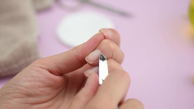Effective manicure techniques for optimal hand and nail care with moisturizing cream