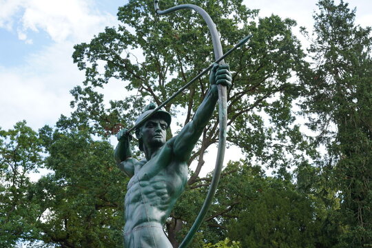 Detailaufnahme des Bogensch&uuml;tzen von Ernst Moritz Geyger im Park Sanssouci