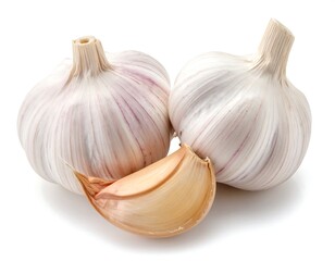 Obraz premium Two garlic bulbs and a clove