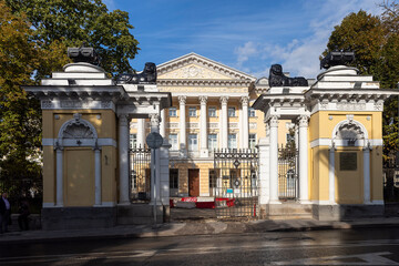 Fototapeta premium Moscow, Russia, August 25, 2025, Historic Yauzskaya Hospital Building and Gates in Moscow, Russia