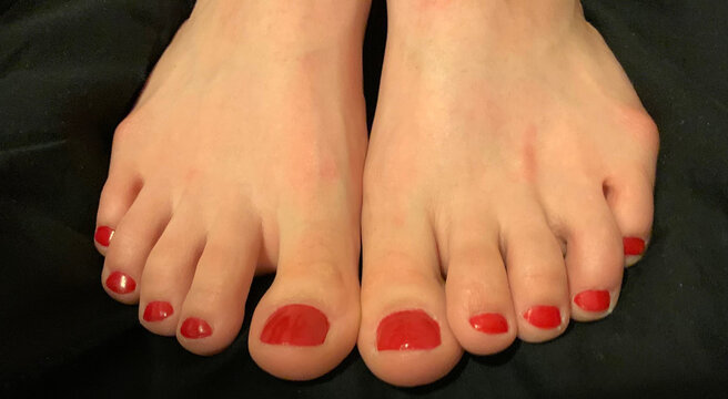 Size Ten Woman’s Feet With Toes