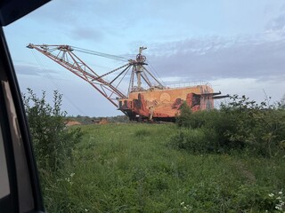 Giant quarry digging equipment