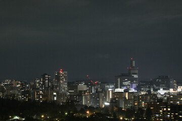 Fototapeta premium 夜のオフィスビル