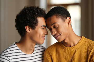 Obraz premium Celebrate the beauty of a genuine connection, a shared look, and the deep emotional bond between two people in love.