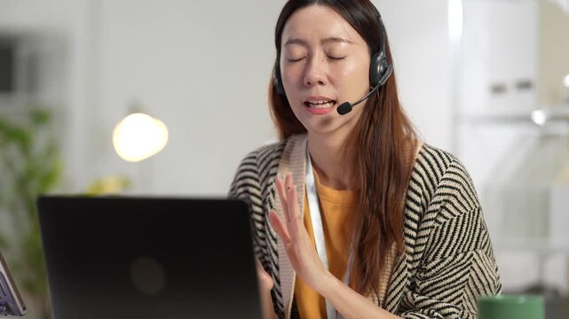 A customer support specialist uses a VoIP headset to handle an inbound service ticket. She updates the CRM while providing remote assistance to ensure customer satisfaction.