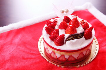 素敵なイチゴのクリスマスケーキ