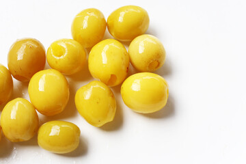 Pickled jujube fruits with a sweet and tangy flavor.