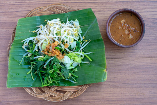 pecel, pecel sayur, ingredients, preparation, indonesia,components, deconstructed, indonesian food, javanese food, traditional food, salad, vegetable, peanut sauce, sambal pecel, kangkung, tauge, wate
