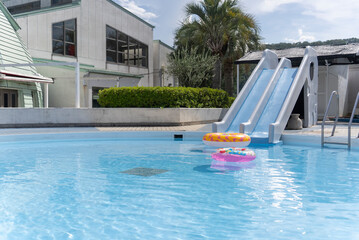 ホテルのプール