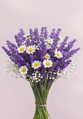 Obraz premium Elegant Floral Bouquet: A stunning bouquet of vibrant lavender and delicate daisy blooms, a symphony of colors and textures gracefully arranged.