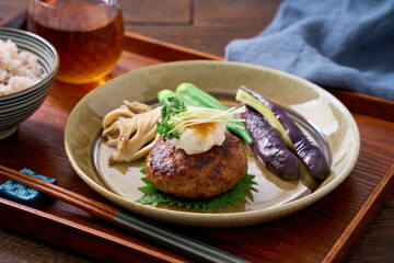 和風おろしハンバーグ｜大根おろしをのせた家庭の主菜