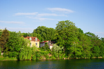 Obraz premium Fanac island and Marne river in Joinville-le-Pont city