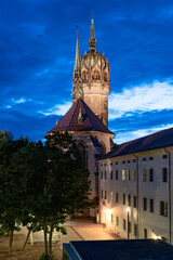 Turm des Wittenberger Schlosses mit Schlosskirche im Vordergrund