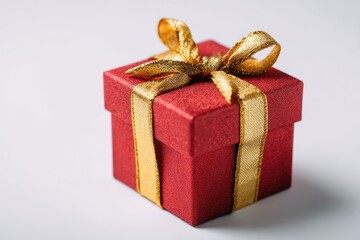 Obraz premium Small red gift box with gold ribbon (1)