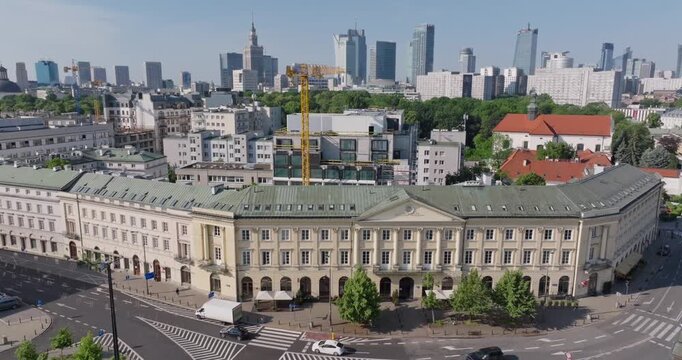 Aerial view of the Gmach Plac Teatralny, a historic landmark at the Wierzbowa&ndash;Senatorska intersection in Warsaw, framed by modern skyscrapers in the background.