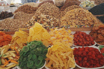 Dried Ffruits and Mixed Nuts in Market - 市場のドライフルーツとナッツ