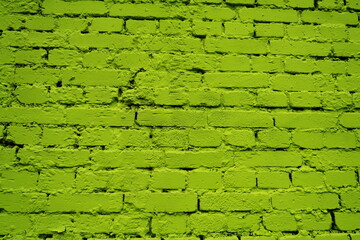 Mur de briques peint en vert.