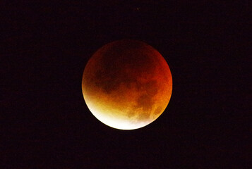 満月と皆既月食(2025.9.8撮影)