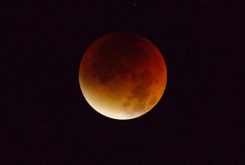 満月と皆既月食(2025.9.8撮影)