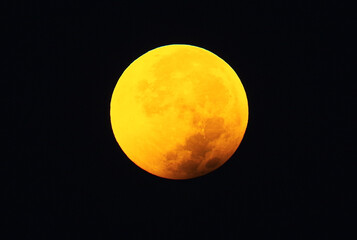 満月と皆既月食(2025.9.8撮影)