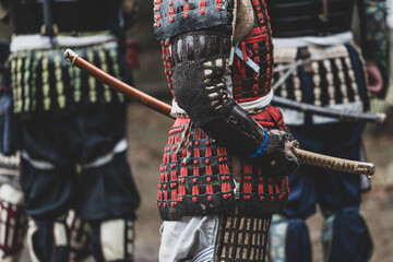 太刀を履いた鎧武者