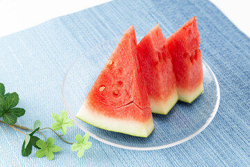 カットしたすいか　