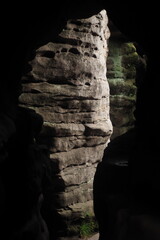 Wąskie przejście w skałach © vofchok