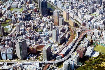 東京都千代田区飯田橋三丁目付近の街並みを空撮
