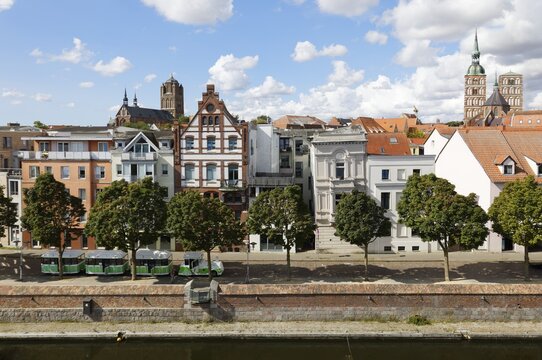 View from the Ozeaneum, below ferry canal, above row of houses, in the back left St. Mary's Church, on the right St. Nikolai Church, Am Fischmarkt, Old Town, UNESCO World Heritage Site, Hanseatic City of Stralsund, Mecklenburg-Western Pomerania, Germany