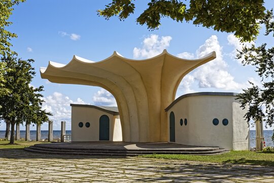 Concert pavilion in the shape of a shell, shell shape, coast near Sassnitz, Jasmund Peninsula, R&uuml;gen Island, Mecklenburg-Western Pomerania, Germany