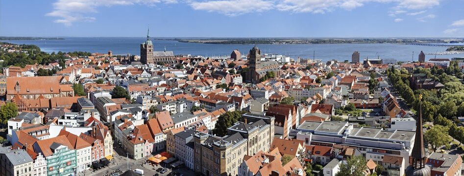 Panorama, view from 84 metres above the city, bottom left Neuer Markt, rear left St. Nikolai Church, centre cultural church St. Jakobi, rear island of R&uuml;gen, St. Marien Church, basilica, late Gothic, three-aisled with transept, first mentioned in 1298, Neuer Markt, Old Town, UNESCO World Heritage Site, Hanseatic City of Stralsund, Mecklenburg-Western Pomerania, Germany