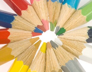 Colorful pencils arranged in a circle (2)