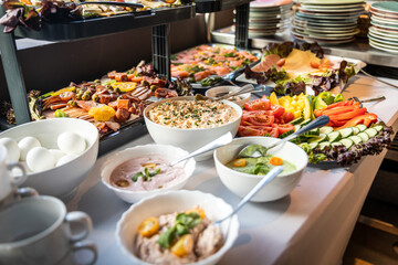 Foodfotografie auf einem Kreuzfahrtschiff am See – Grill & Chill sowie Brunch Event mit vielfältigen Speisen, Drinks und sommerlichem Ambiente in moderner Lifestyle-Atmosphäre