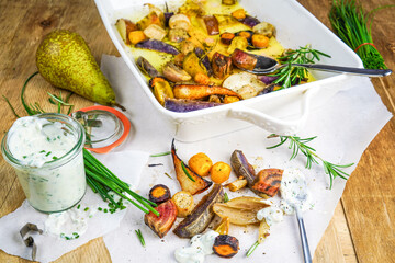 Gebackenes Wurzelgemüse, rote bete, aus dem backofen, rote bete verschiedene farben, urkarotte, rosmarin, wintergemüse 