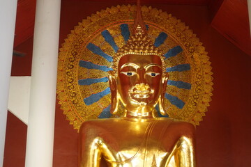 Chiang Mai, Thailand — Lanna Temples, Old City Moat & Mountain Backdrop
