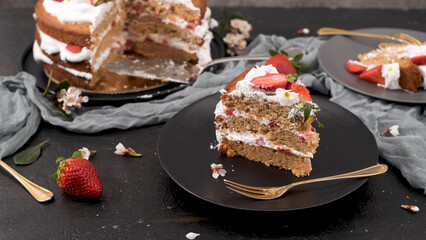 Sponge cake with fresh strawberries