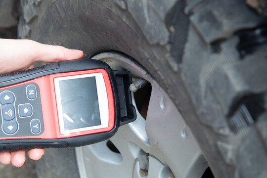 TPMS sensor programmer.Tire pressure sensors.