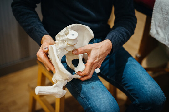 male midwife giving information about birth