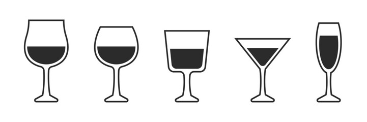 色々な形のワイン、カクテルなどお酒、アルコールのグラスのセット