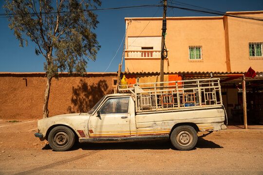 Fototapeta Old pickup truck in Morocco.