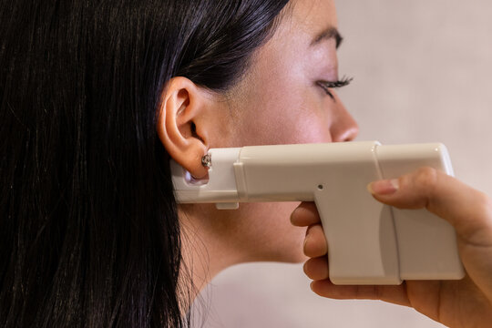 Ear piercing procedure with specialized tool