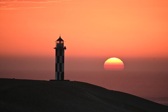 Faro en la playa Pacasmayo